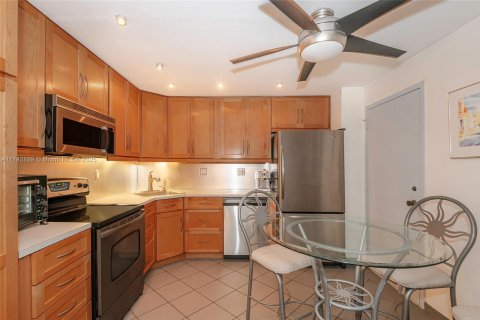 Condominio en venta en Sunny Isles Beach, Florida, 2 dormitorios, 100.98 m2 № 1867025 - foto 9