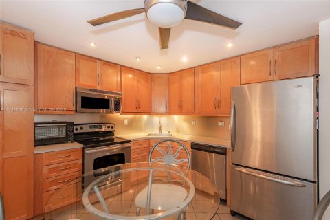 Condominio en venta en Sunny Isles Beach, Florida, 2 dormitorios, 100.98 m2 № 1867025 - foto 8