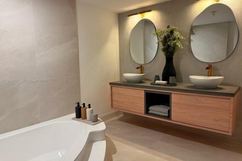 Condominio en venta en Miami, Florida, 2 dormitorios, 117.8 m2 № 2006592 - foto 12