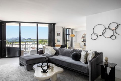 Condominio en venta en Miami, Florida, 2 dormitorios, 117.8 m2 № 2006592 - foto 2