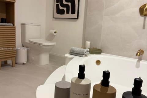 Condominio en venta en Miami, Florida, 2 dormitorios, 117.8 m2 № 2006592 - foto 13