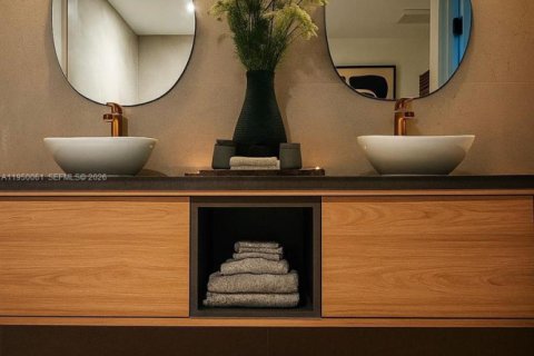 Condominio en venta en Miami, Florida, 2 dormitorios, 117.8 m2 № 2006592 - foto 14