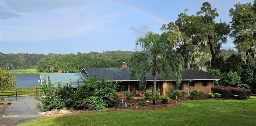 House in DeLand, Florida 4 bedrooms, 247.58 sq.m. № 1871245