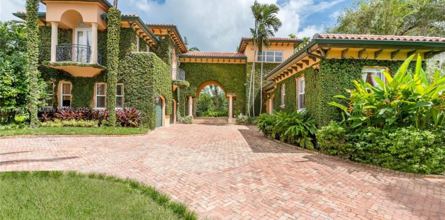 Villa ou maison à Coral Gables, Floride 7 chambres, 610.93 m2 № 1711071