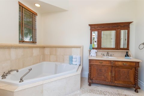 Villa ou maison à louer à Coral Gables, Floride: 7 chambres, 610.93 m2 № 1711071 - photo 26