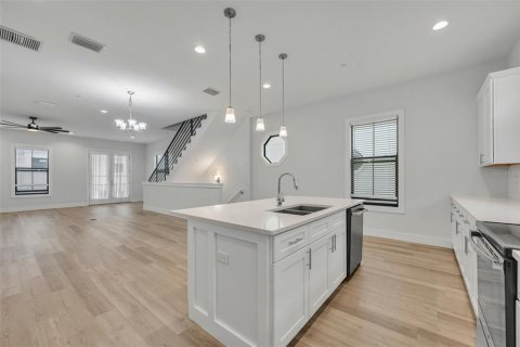 Townhouse in Orlando, Florida 3 bedrooms, 197.6 sq.m. № 2147489 - photo 13