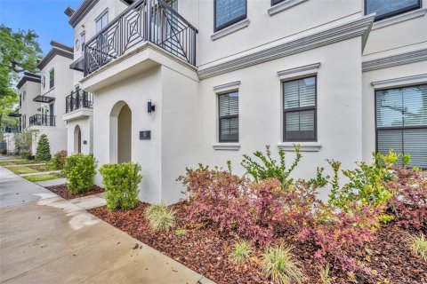 Townhouse in Orlando, Florida 3 bedrooms, 197.6 sq.m. № 2147489 - photo 4