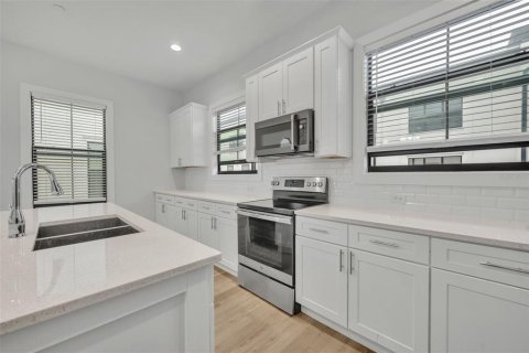 Townhouse in Orlando, Florida 3 bedrooms, 197.6 sq.m. № 2147489 - photo 11