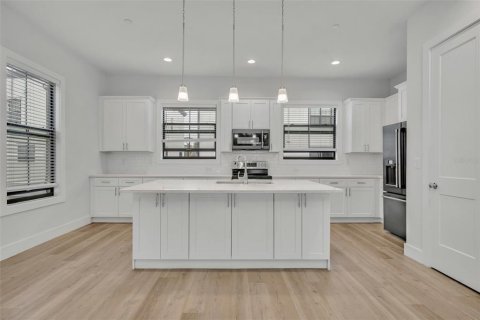 Townhouse in Orlando, Florida 3 bedrooms, 197.6 sq.m. № 2147489 - photo 10