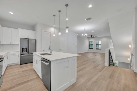 Townhouse in Orlando, Florida 3 bedrooms, 197.6 sq.m. № 2147489 - photo 8