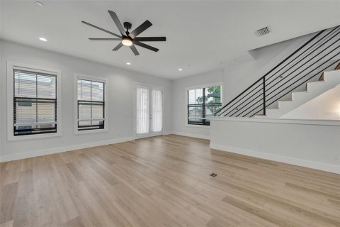 Townhouse in Orlando, Florida 3 bedrooms, 197.6 sq.m. № 2147489 - photo 20