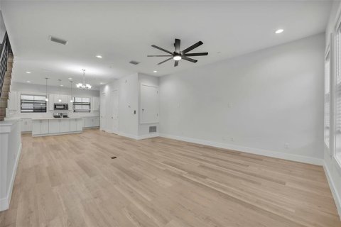 Townhouse in Orlando, Florida 3 bedrooms, 197.6 sq.m. № 2147489 - photo 17