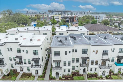 Townhouse in Orlando, Florida 3 bedrooms, 197.6 sq.m. № 2147489