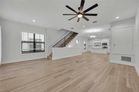 Townhouse in Orlando, Florida 3 bedrooms, 197.6 sq.m. № 2147489 - photo 16