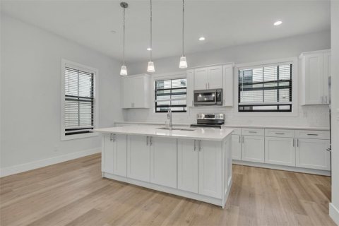 Townhouse in Orlando, Florida 3 bedrooms, 197.6 sq.m. № 2147489 - photo 12