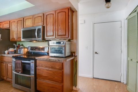 House in Brandon, Florida 3 bedrooms, 139.26 sq.m. № 1789454 - photo 7