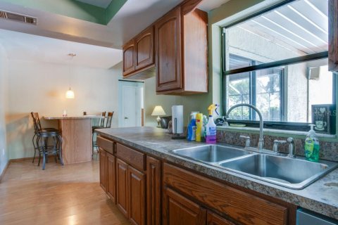 House in Brandon, Florida 3 bedrooms, 139.26 sq.m. № 1789454 - photo 8