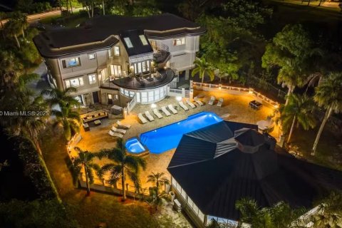 House in St. Lucie, Florida 10 bedrooms, 670.66 sq.m. № 1952640 - photo 1