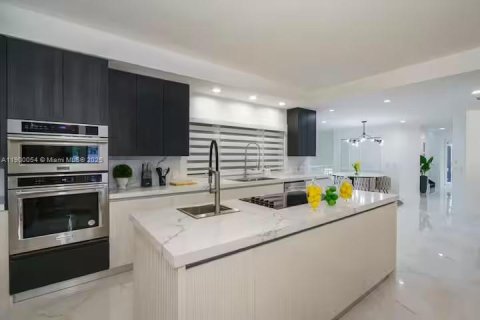 House in St. Lucie, Florida 10 bedrooms, 670.66 sq.m. № 1952640 - photo 4