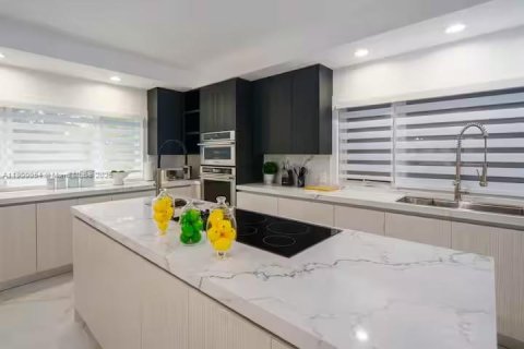 House in St. Lucie, Florida 10 bedrooms, 670.66 sq.m. № 1952640 - photo 7