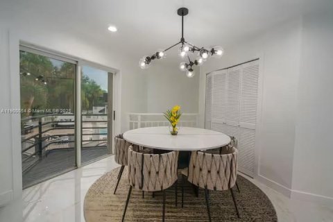 House in St. Lucie, Florida 10 bedrooms, 670.66 sq.m. № 1952640 - photo 8