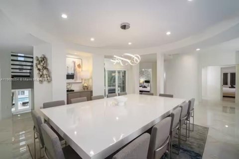 House in St. Lucie, Florida 10 bedrooms, 670.66 sq.m. № 1952640 - photo 5