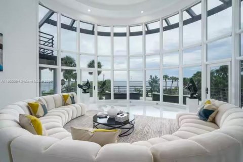 House in St. Lucie, Florida 10 bedrooms, 670.66 sq.m. № 1952640 - photo 13