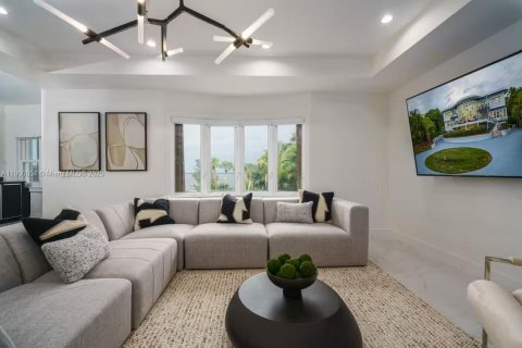 House in St. Lucie, Florida 10 bedrooms, 670.66 sq.m. № 1952640 - photo 14