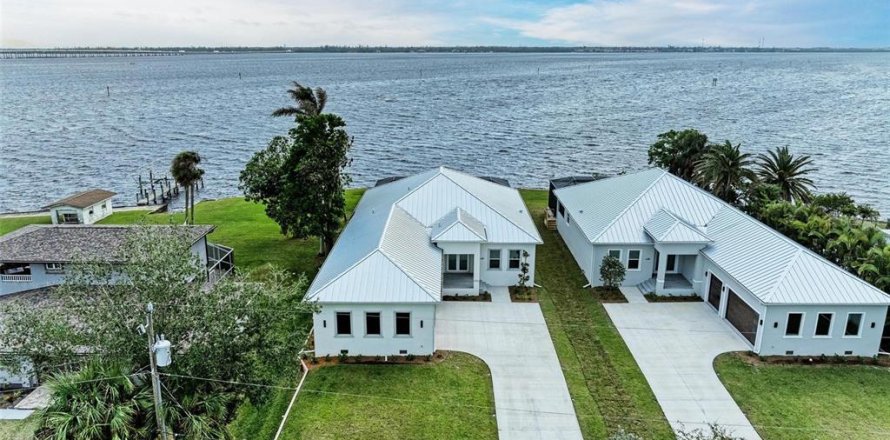 Villa ou maison à Port Charlotte, Floride 3 chambres, 233.37 m2 № 2212788