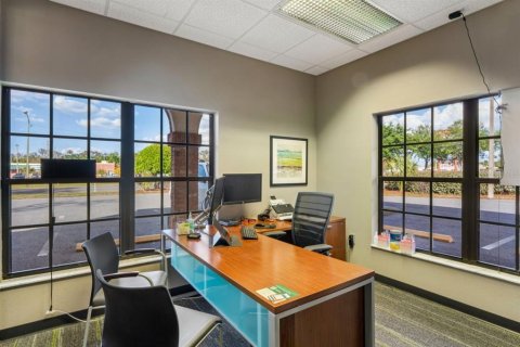 Propiedad comercial en venta en Spring Hill, Florida, 913.04 m2 № 2218713 - foto 28