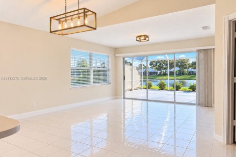 Villa ou maison à vendre à Palm City, Floride: 2 chambres, 141.68 m2 № 2431322 - photo 3
