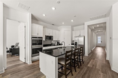 House in Winter Garden, Florida 4 bedrooms, 192.49 sq.m. № 1821407 - photo 9