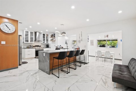 Villa ou maison à vendre à Hollywood, Floride: 4 chambres № 1958823 - photo 6