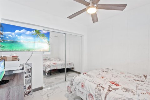 Villa ou maison à vendre à Hollywood, Floride: 4 chambres № 1958823 - photo 18