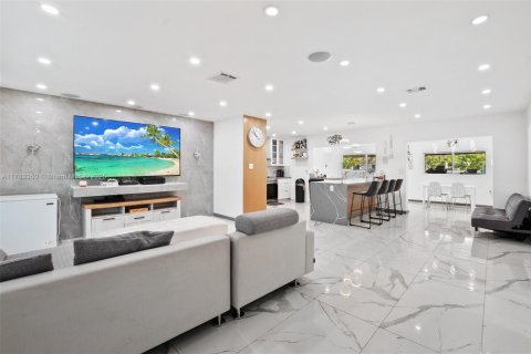 Villa ou maison à vendre à Hollywood, Floride: 4 chambres № 1958823 - photo 5