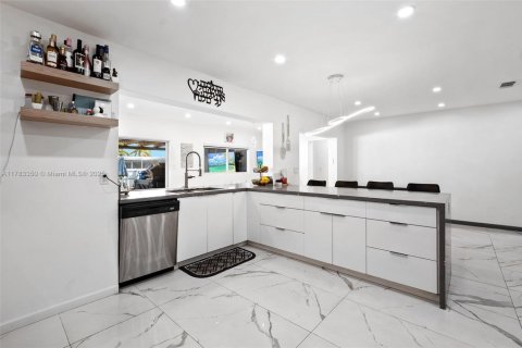 Villa ou maison à vendre à Hollywood, Floride: 4 chambres № 1958823 - photo 9