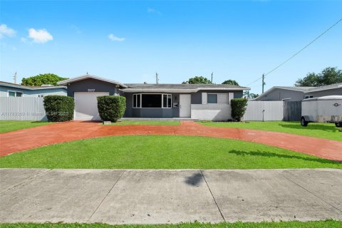 Villa ou maison à vendre à Hollywood, Floride: 4 chambres № 1958823 - photo 1