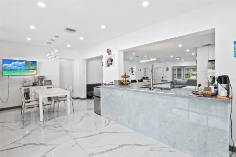 Villa ou maison à vendre à Hollywood, Floride: 4 chambres № 1958823 - photo 13