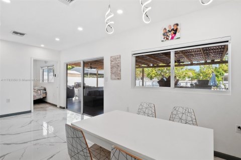 Villa ou maison à vendre à Hollywood, Floride: 4 chambres № 1958823 - photo 12