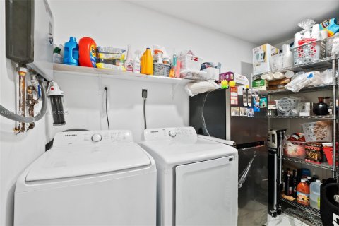 Villa ou maison à vendre à Hollywood, Floride: 4 chambres № 1958823 - photo 20