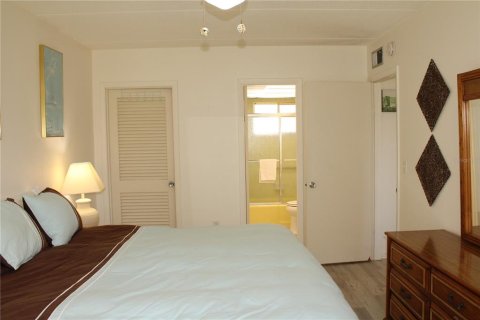 Condo in Longboat Key, Florida, 2 bedrooms  № 1789177 - photo 17