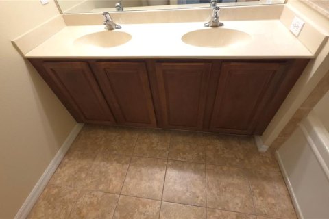 Townhouse in Tampa, Florida 3 bedrooms, 154.68 sq.m. № 1902491 - photo 11