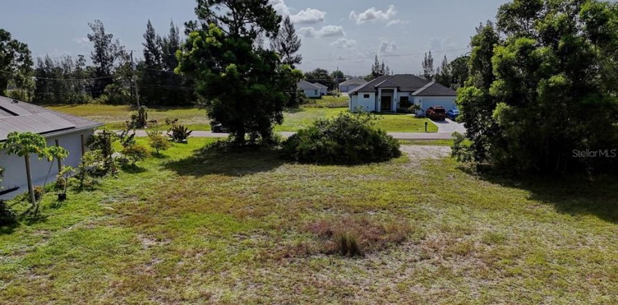 Terrain à Cape Coral, Floride № 2210958