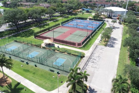 Condo in Margate, Florida, 2 bedrooms  № 1186919 - photo 1
