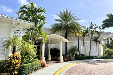 Propiedad comercial en alquiler en West Palm Beach, Florida, 1 dormitorio, 69.12 m2 № 666848 - foto 1