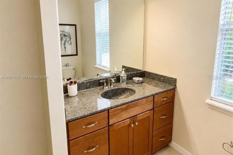 Duplex à vendre à Orlando, Floride: 3 chambres, 141.86 m2 № 2398612 - photo 4