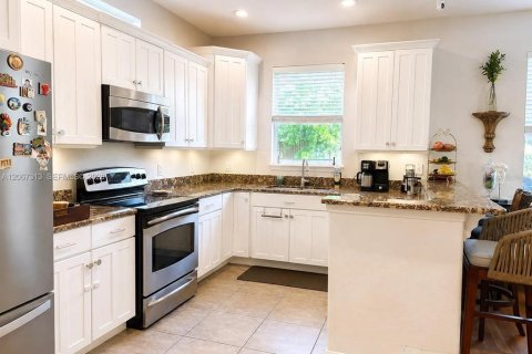 Duplex à vendre à Orlando, Floride: 3 chambres, 141.86 m2 № 2398612 - photo 12