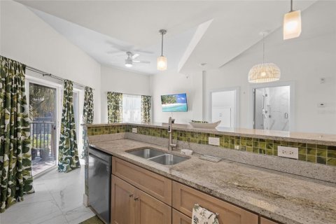 Condo in Saint Petersburg, Florida, 2 bedrooms  № 1740719 - photo 2