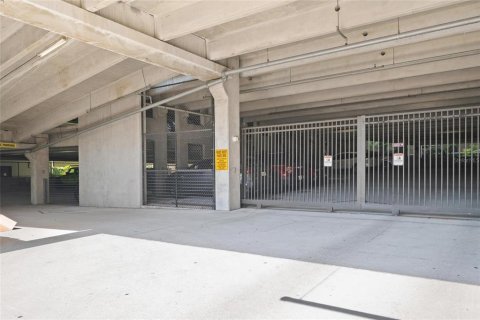 Condo in Saint Petersburg, Florida, 2 bedrooms  № 1740719 - photo 15
