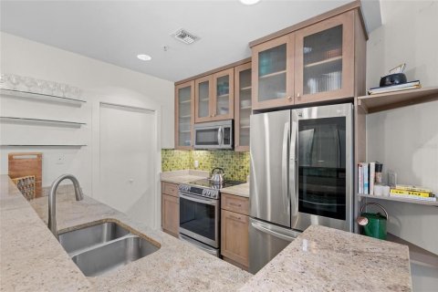 Condo in Saint Petersburg, Florida, 2 bedrooms  № 1740719 - photo 30